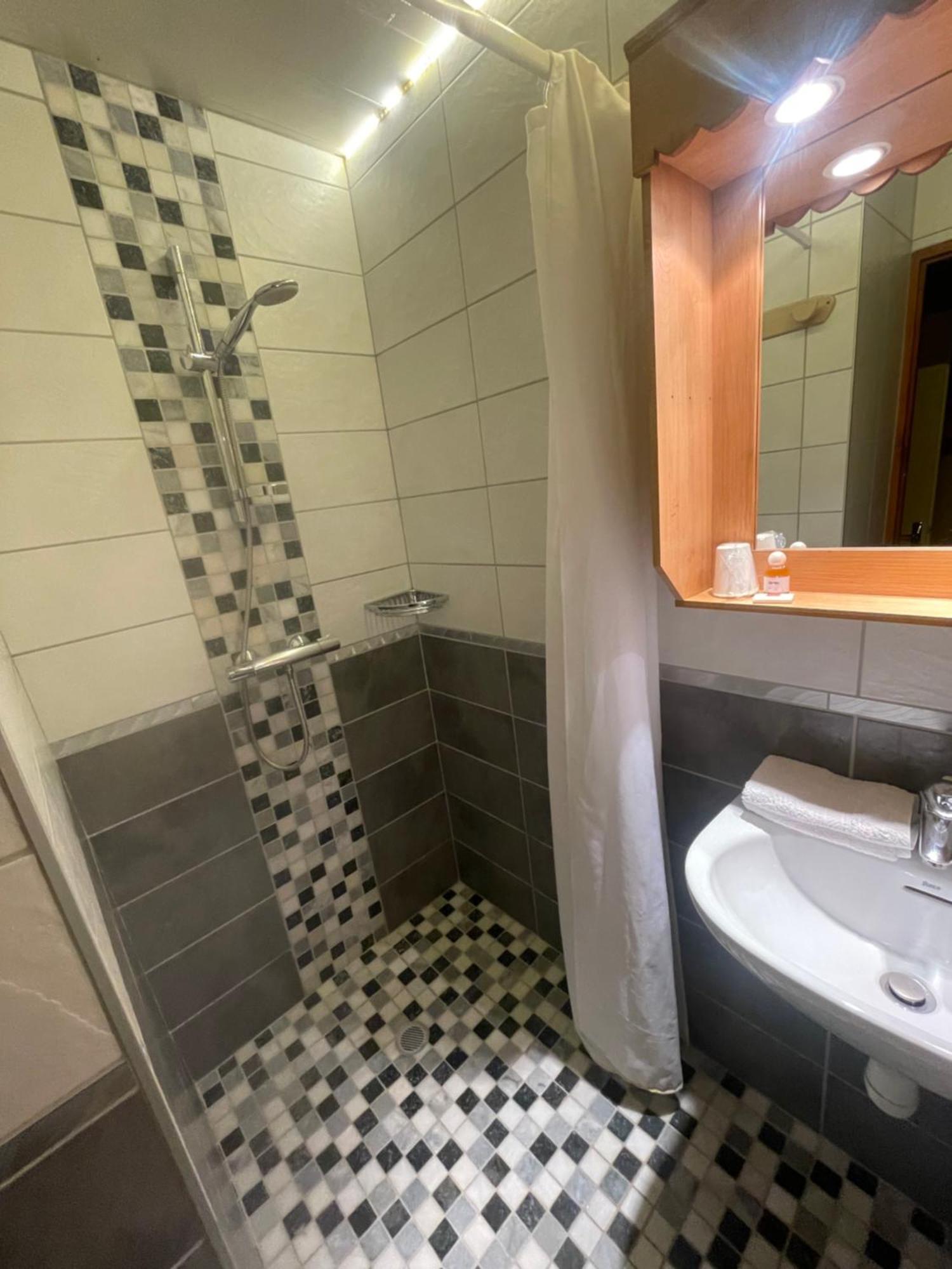 Hotel Le Ferraillon Абонданс Екстериор снимка